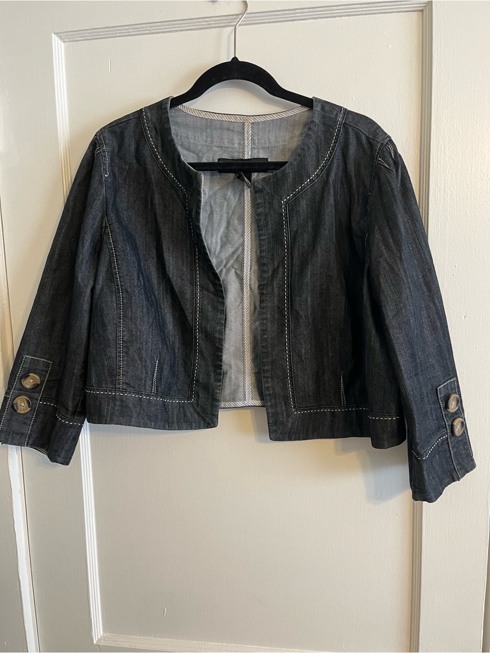 Venezia Dark Gray Cropped Denim Jacket with Button Cuffs